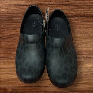 Leopard Print Crocs Women's Neria Pro II Clogs